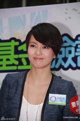 组图：梁咏琪做公益否认怀孕 直言同情舒淇