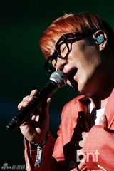 组图：赵容弼尹民秀等献唱展华丽舞台