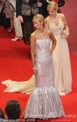 幻灯图集：北野武新片首映 宝莱坞第一美女捧场