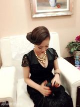 组图：徐海星走红毯曝出事业线 疑似隆胸