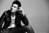 组图：郑凯黑白写真大片 演绎帅气雅痞熟男