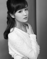 组图:乔乔复古写真 明媚忧伤双面女孩