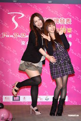 组图：女优佐山爱与瑠川里菜抵台与粉丝互动