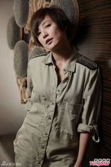 组图：何韵诗谈梅艳芳 感激放心里无需仪式