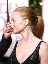 高清组图：海瑟-格拉汉姆高开叉礼服亮相摇曳多姿