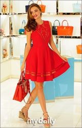 组图：米兰达可儿访韩镂空裙甜美将为球赛开球