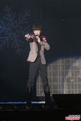 组图：萧敬腾炎亚纶亮相圣诞演唱会high翻全场