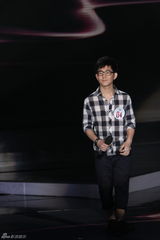 幻灯图：《快男》突围第3场摇滚小子叫板黑面判官