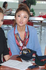 组图：应届港姐获邀参观航母展亲善之旅