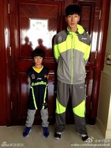 组图：张亮天天父子生活照温馨有爱