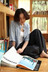 组图：吴越清新写真温婉知性 优享午后惬意时光