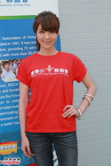 组图：官恩娜否认被林峰摸胸 澄清与旧爱复合