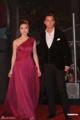 高清图：吴彦祖携黄子琪共走红毯 尽显绅士风度