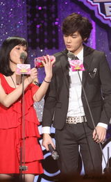 幻灯：新人盛典曾轶可大热 张震岳大张伟扮新人抢奖