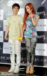 组图：SHINeeEXO等出席韩片《走私贩》VIP首映