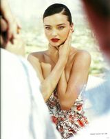 组图：奥兰多娇妻米兰达-可儿登封面身材窈窕