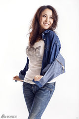 组图：隋兰女神范儿时尚写真 甜美大方笑容暖心