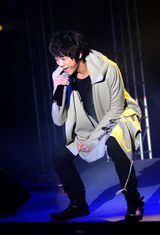 幻灯图：信发专辑唱多首新歌 宁浩邀其合拍电影