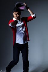 组图：谭耀文曝最新儒雅写真庆新年