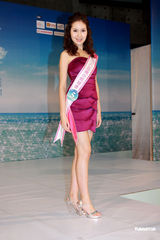 高清组图：亚姐出席竞选活动 比基尼泳衣秀身段