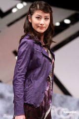 幻灯图：陈慧琳走秀身段窈窕 产后身材恢复令人称羡