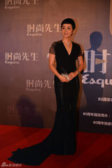 组图：蒋雯丽蕾丝长裙性感美艳 喜为刘欢颁奖