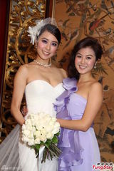 组图：陈逸璇在港补设婚宴 连吻三次不急生子