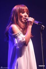 高清组图：丁当加场开唱飆新歌 不畏寒流熟背歌词