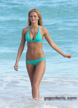 组图：艾琳-希瑟顿沙滩拍写真 比基尼身材热辣