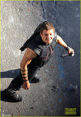 组图：小唐尼曝《复联2》片场照 钢铁侠走基层