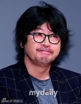 组图：金允锡吴妍秀出席《南方大作战》发布会