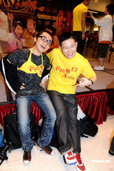 幻灯图：胡杏儿以一字马报答观众 陈法拉赞陈志云