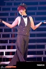 幻灯图：罗志祥个唱舞动红馆 杨丞琳任嘉宾遭强吻