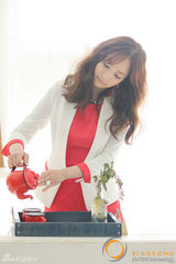 高清组图：朴敏英写真现场照 时尚多彩气质迷人