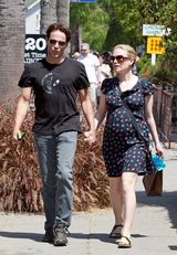 组图：《真爱如血》主演安娜与斯蒂芬恩爱逛街