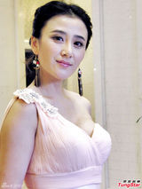 组图：田苏灏成功丰胸 放言：有胸者事竟成