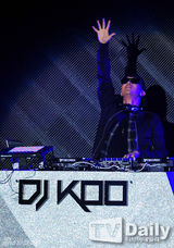 组图：EXO与2PM等唱响亚洲音乐节劲歌热舞