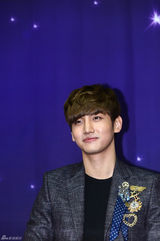 高清组图：姜虎东携昌珉宣传《月光王子》