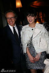 组图：姚星彤冯绍峰陈燃出席摄影展着装默契