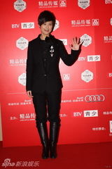 幻灯集：时尚盛典颁奖众星云集 不惧严寒斗礼服