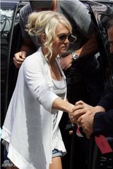 幻灯图集：凯莉-安德伍德新婚度蜜月 幸福洋溢