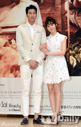 组图：前Fin.k.l成员成宥利李真新剧再聚首