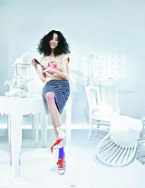 组图：郑丽苑春日写真曝光 清新亮丽活泼时尚