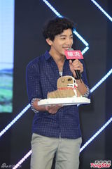 组图：王心凌开心办庆生会 许愿当包租婆