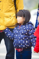 组图：《爸爸去哪儿》抓泥鳅 萌娃瞬间变泥孩儿