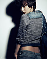 组图：王珞丹登cosmo封面 牛仔中性风别样性感