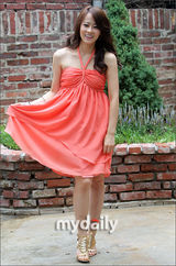 幻灯图：韩国女演员刘贤京个人写真集发布会