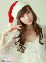 幻灯图集：小龙女彤彤化身圣诞宝贝 秀蕾丝装