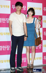 组图：韩星李钟硕等出席《两个婚礼一个葬礼》试映