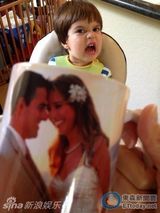 组图：杯子宝宝创意照走红 妈妈齐呼卡哇伊